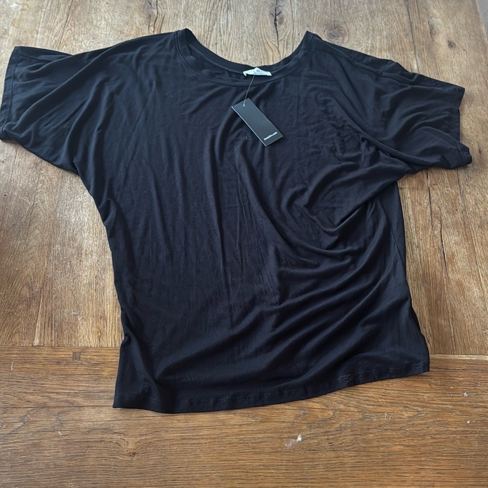 Free to live black tunic